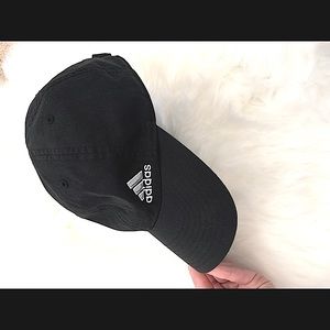 ADIDAS women’s black adjustable baseball cap. Workout Athletic Gym hat